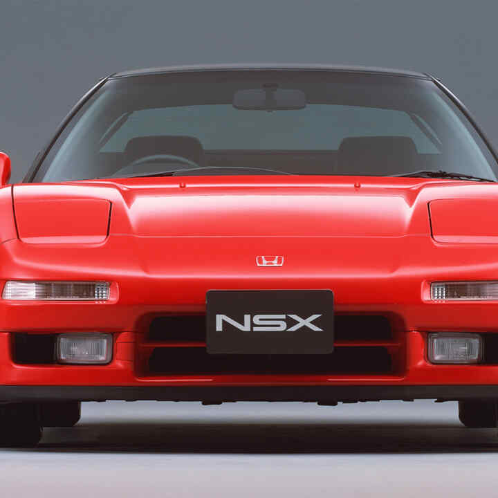 Pohled zepředu na model Honda NSX, studiový snímek