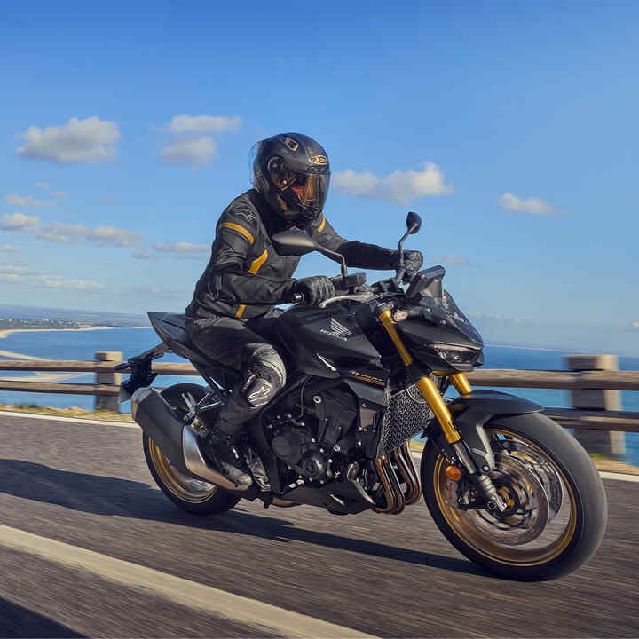 Přední dynamický poloprofil motocyklu CB1000 Hornet model 2025
